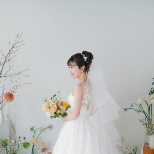 花と写真と結婚式の様子