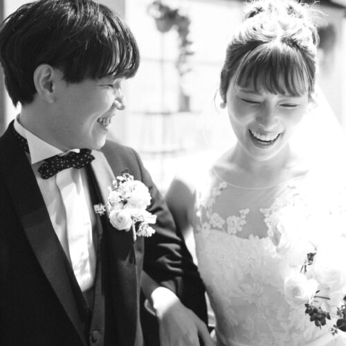 花と写真と結婚式の様子