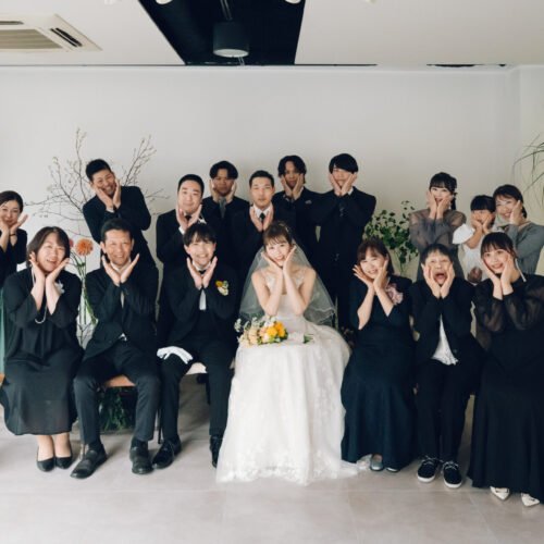 花と写真と結婚式の様子