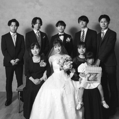 花と写真と結婚式の様子