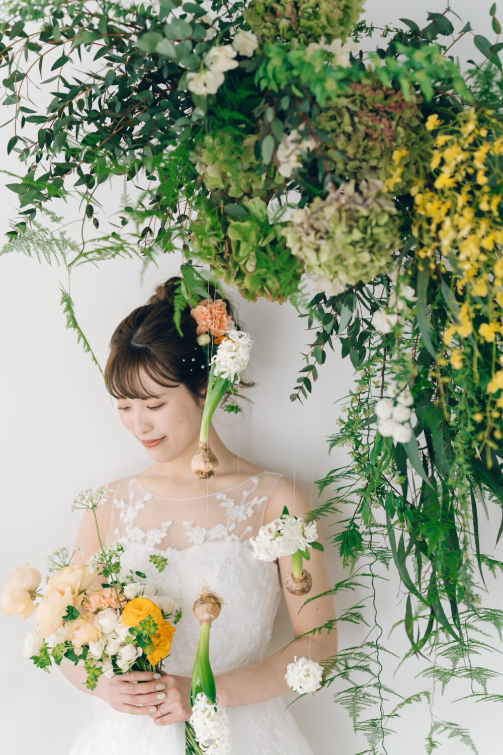 花と写真と結婚式の様子