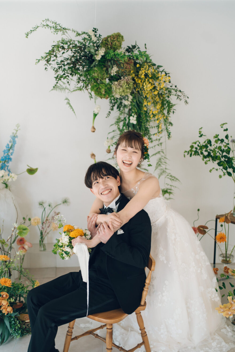 花と写真と結婚式の様子