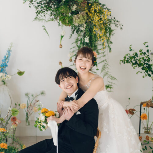 花と写真と結婚式の様子