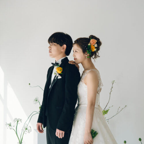 花と写真と結婚式の様子