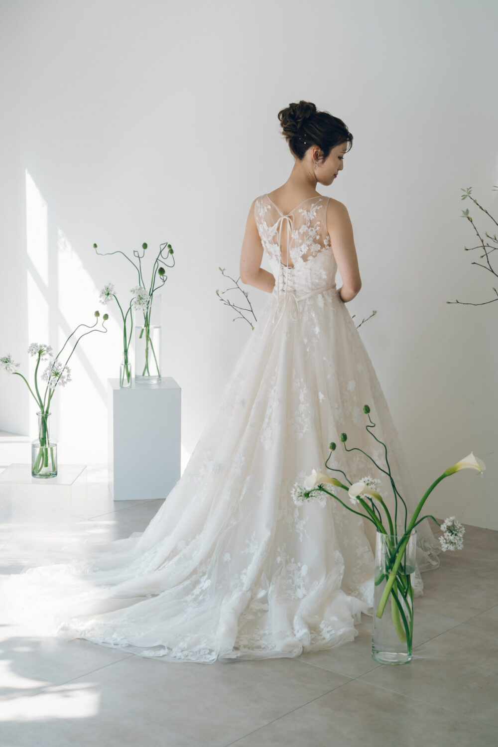 花と写真と結婚式の様子