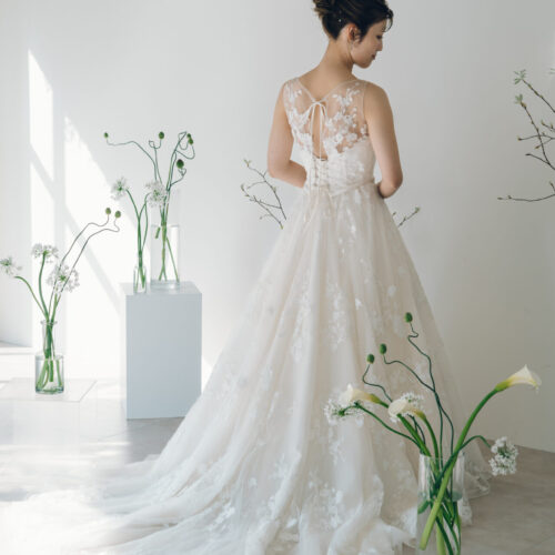 花と写真と結婚式の様子