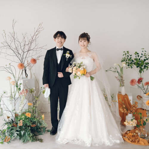花と写真と結婚式の様子
