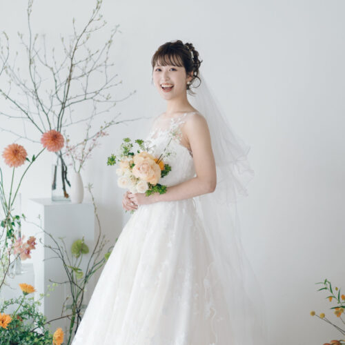 花と写真と結婚式の様子