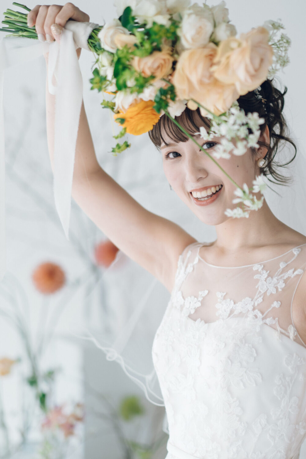 花と写真と結婚式の様子