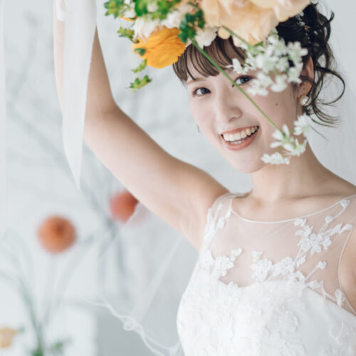 花と写真と結婚式の様子