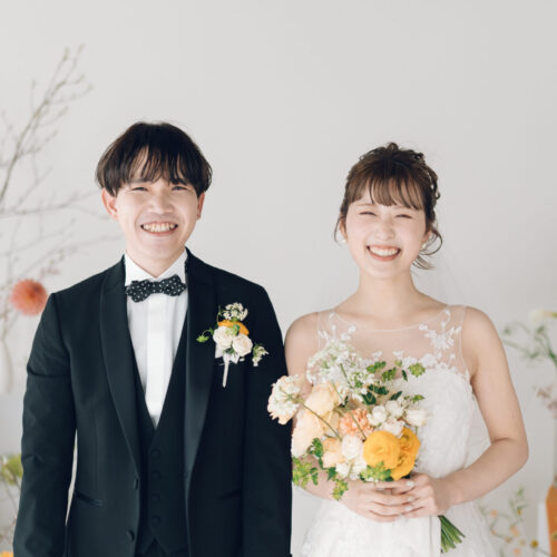 花と写真と結婚式の様子