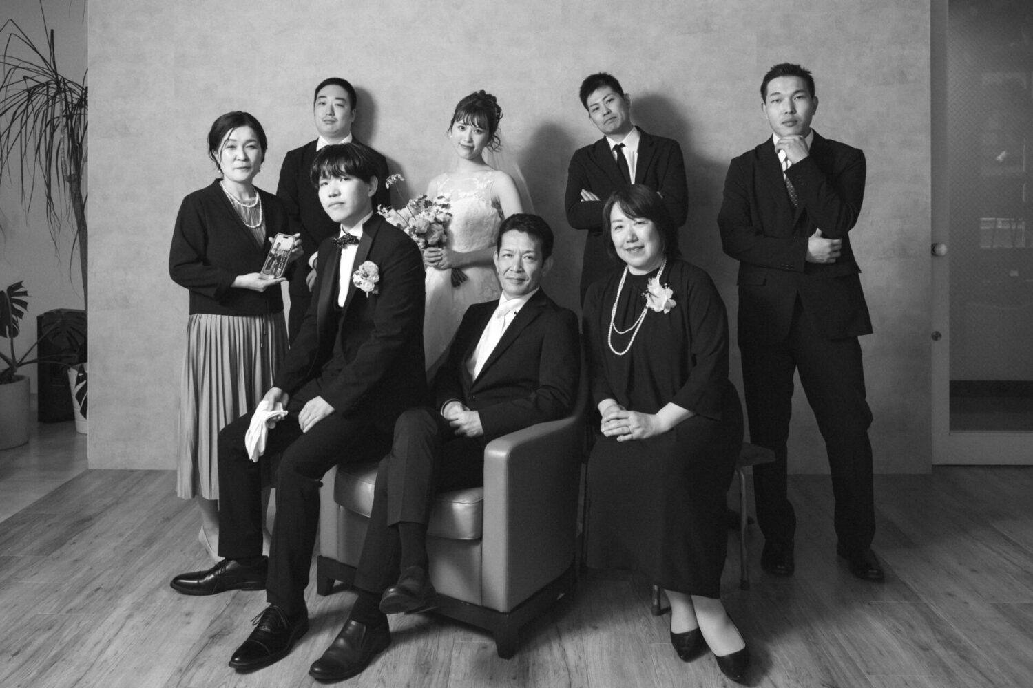 花と写真と結婚式の様子