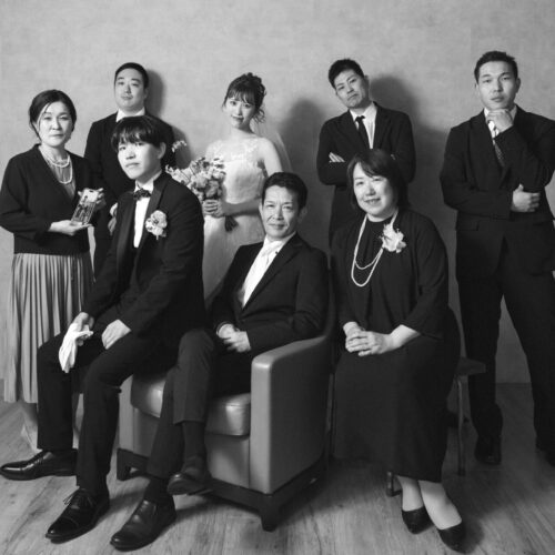 花と写真と結婚式の様子