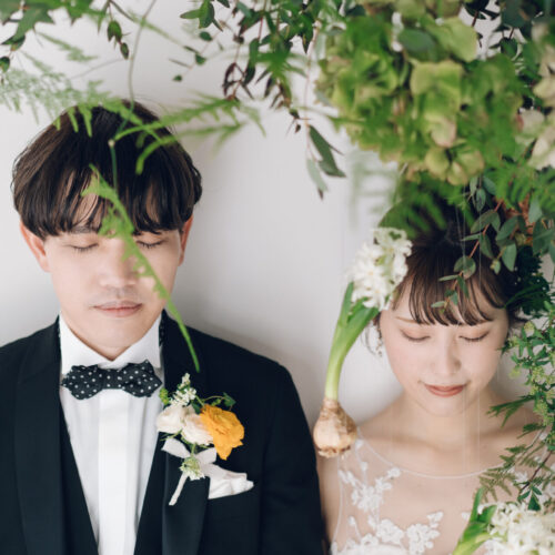 花と写真と結婚式の様子
