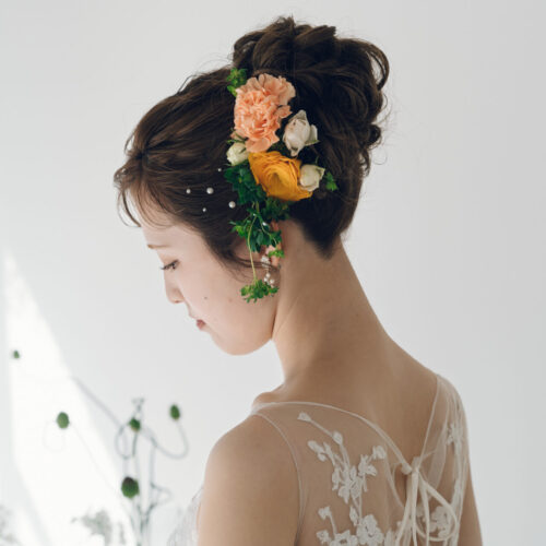 花と写真と結婚式の様子