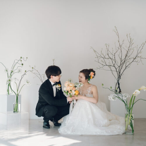 花と写真と結婚式の様子