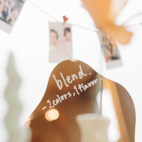 花と写真と結婚式の様子