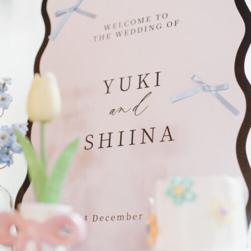 花と写真と結婚式の様子