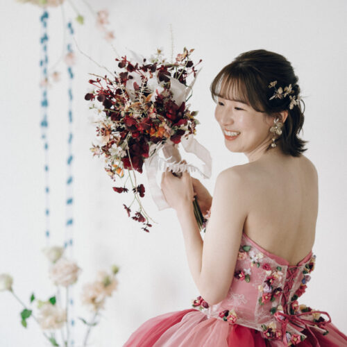 花と写真と結婚式の様子