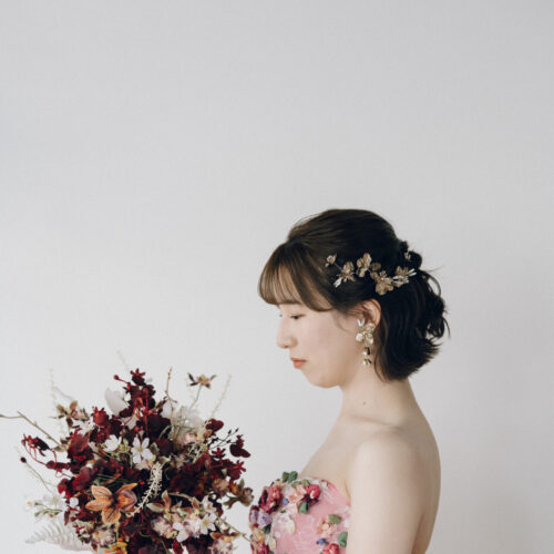 花と写真と結婚式の様子