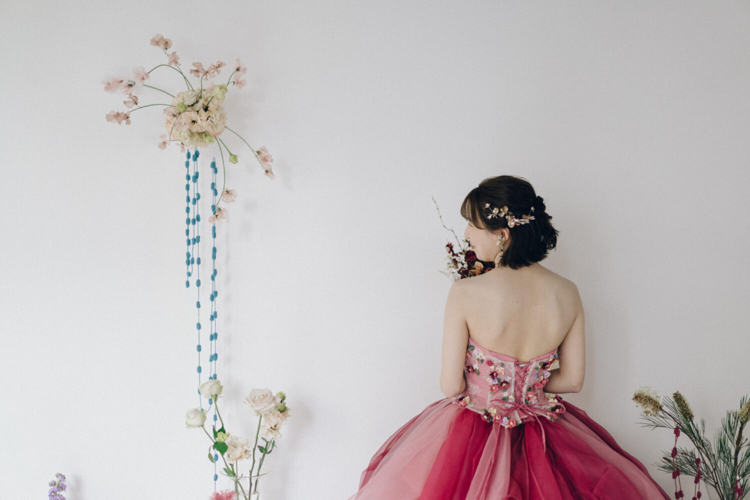 花と写真と結婚式の様子