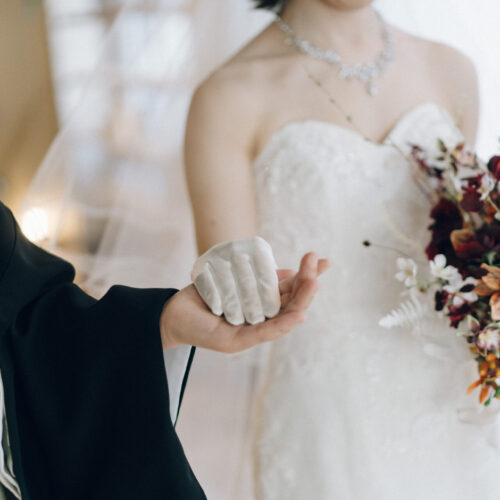 花と写真と結婚式の様子