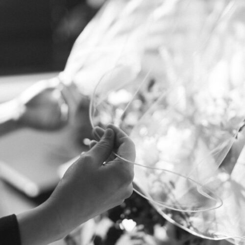 花と写真と結婚式の様子