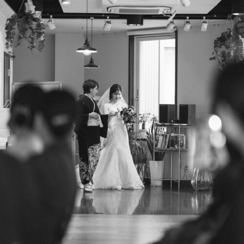 花と写真と結婚式の様子