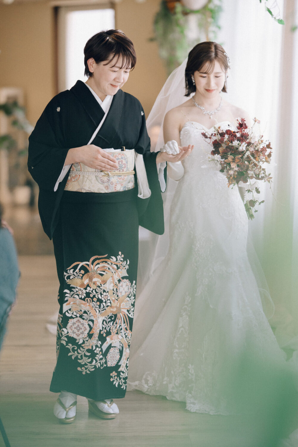 花と写真と結婚式の様子