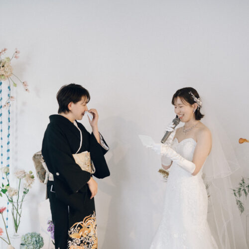 花と写真と結婚式の様子