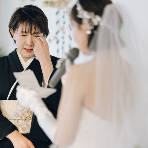 花と写真と結婚式の様子