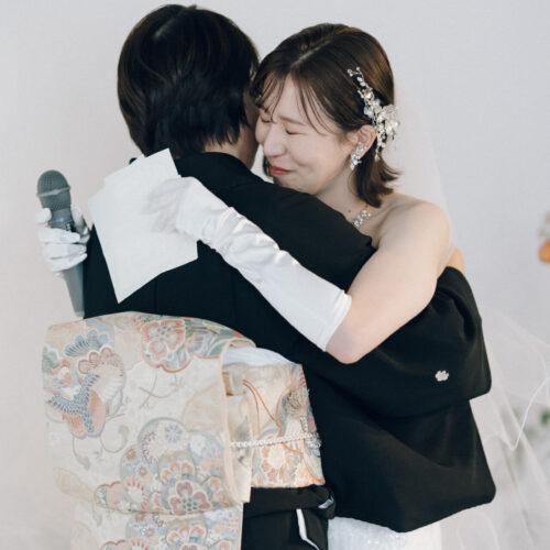 花と写真と結婚式の様子