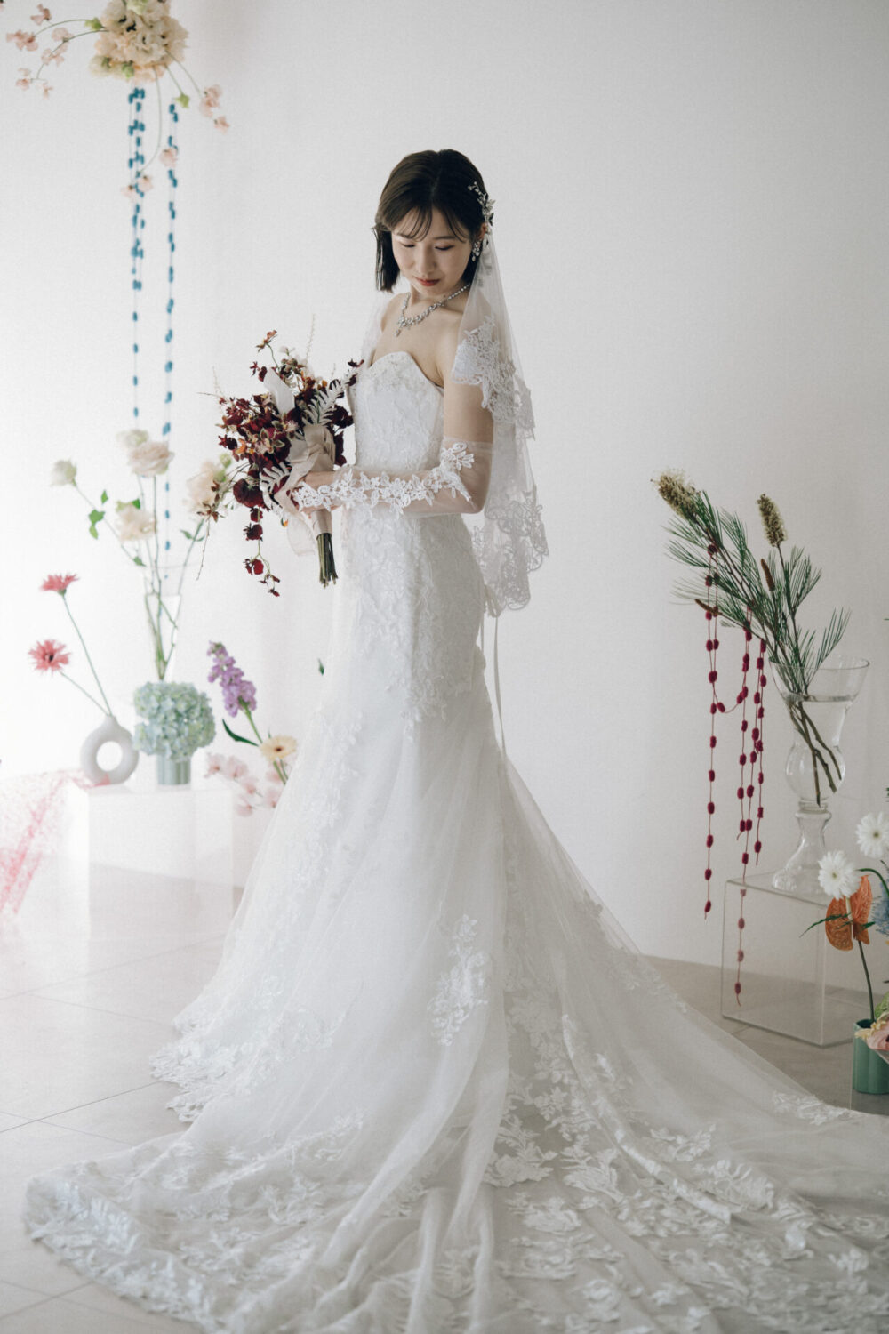 花と写真と結婚式の様子