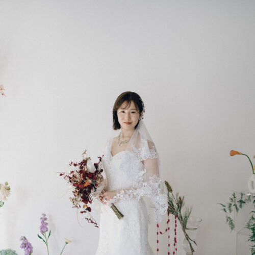 花と写真と結婚式の様子