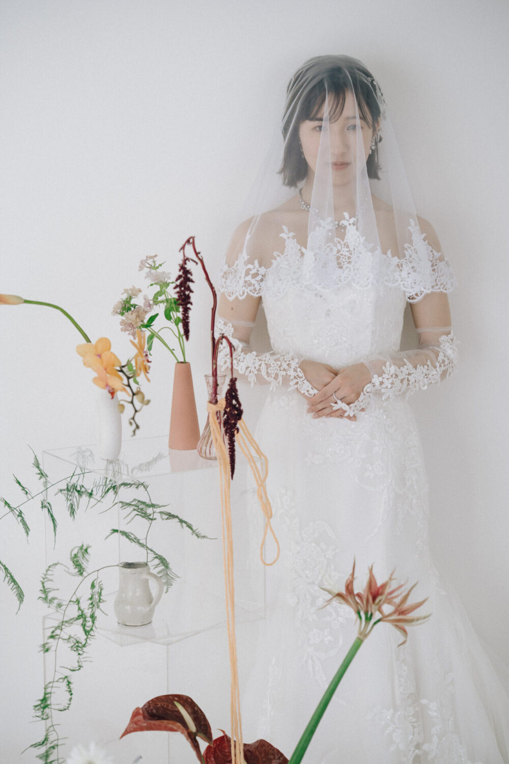 花と写真と結婚式の様子