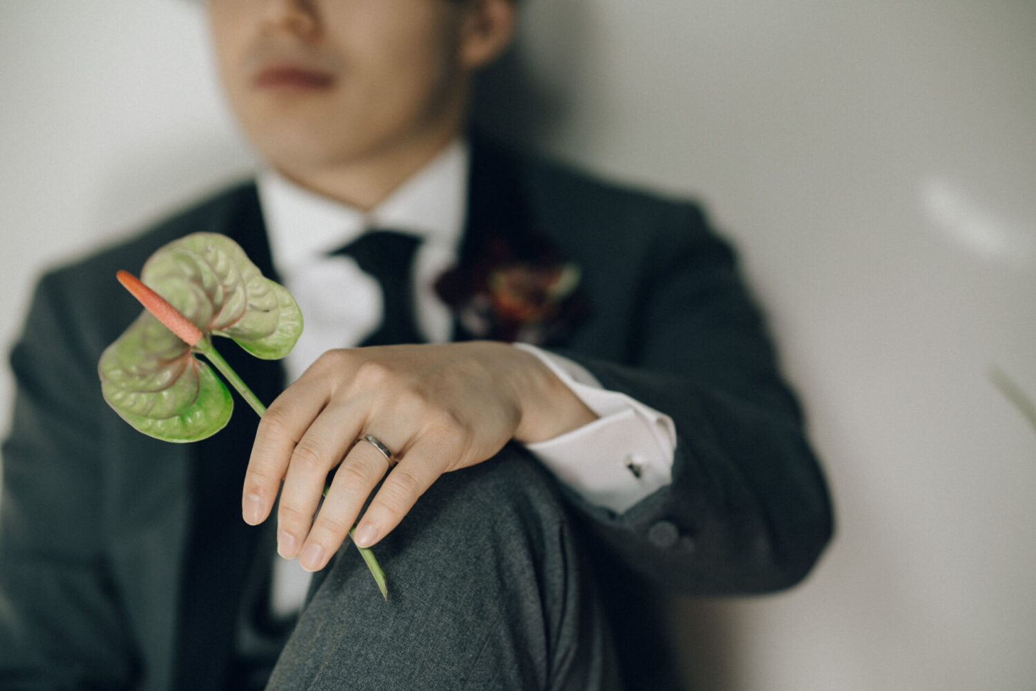 花と写真と結婚式の様子