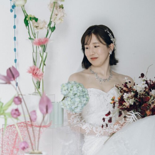 花と写真と結婚式の様子