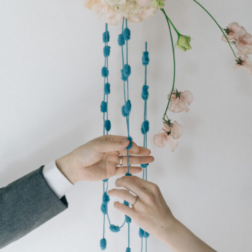 花と写真と結婚式の様子