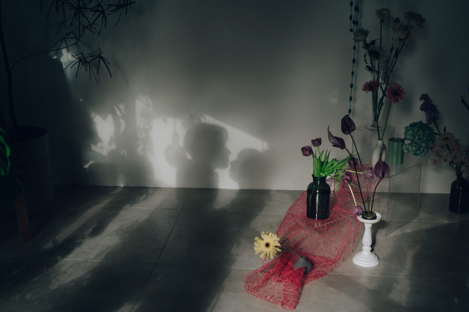 花と写真と結婚式の様子