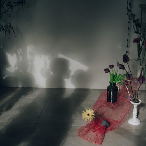 花と写真と結婚式の様子