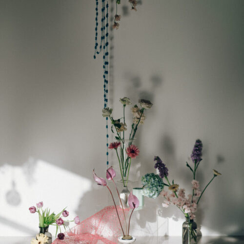 花と写真と結婚式の様子